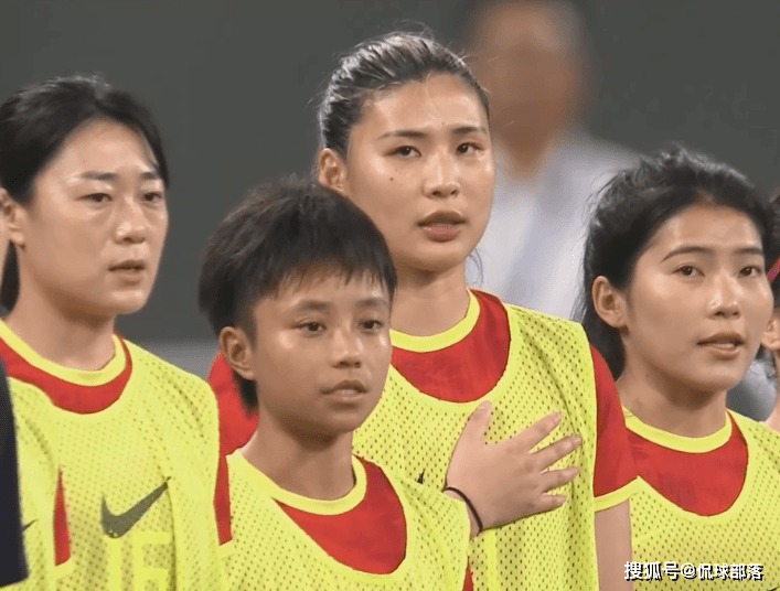 一场0-0让中国女足没退路！10连胜2场=顺利出线，澳大利亚踢8-0送进来助攻