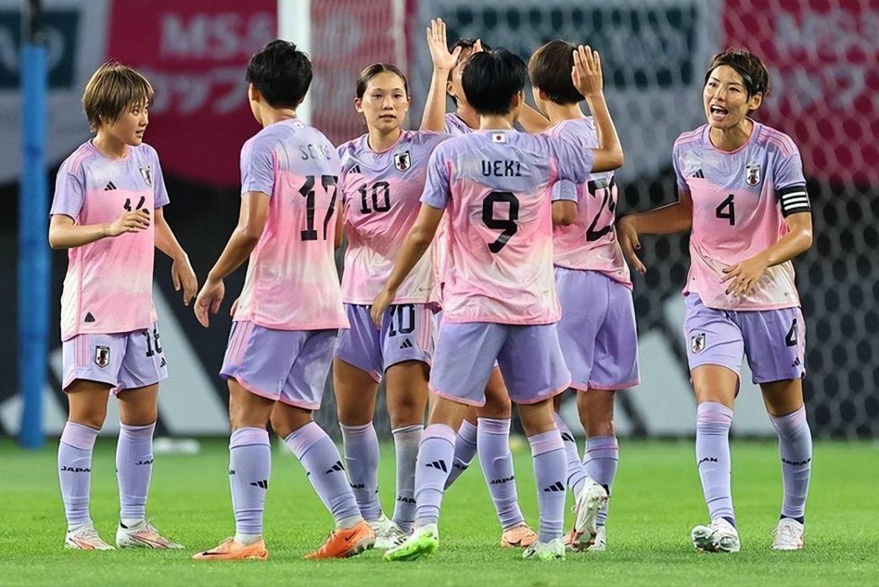 凶恶的日本足球！女足赛场遭围观默契球，日本再次放水欲“做掉”中国队