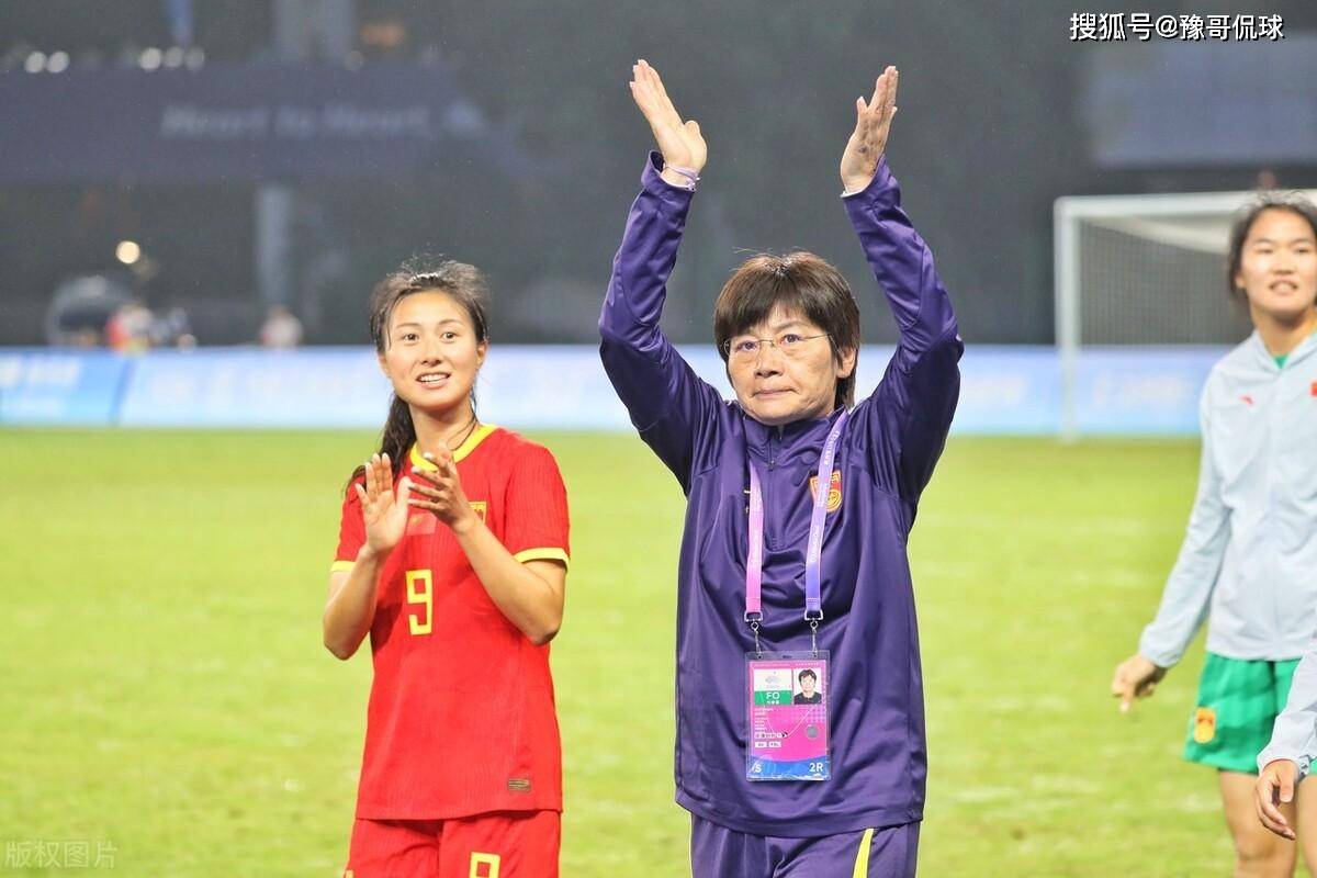 水庆霞背水一战！决战韩国必死无疑，日本女足做局，小组第一出线大反转