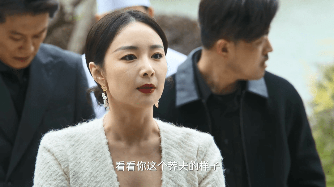 原创从吴敬中老婆，到高启强老婆，我发现：这两个女人，有一个共同点