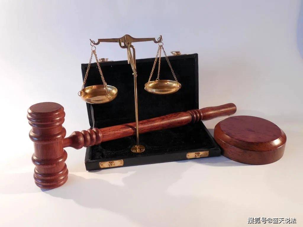原创山东女子醉酒丢手机，被捡拾者讹诈10万，理由是：亲密照曝光！