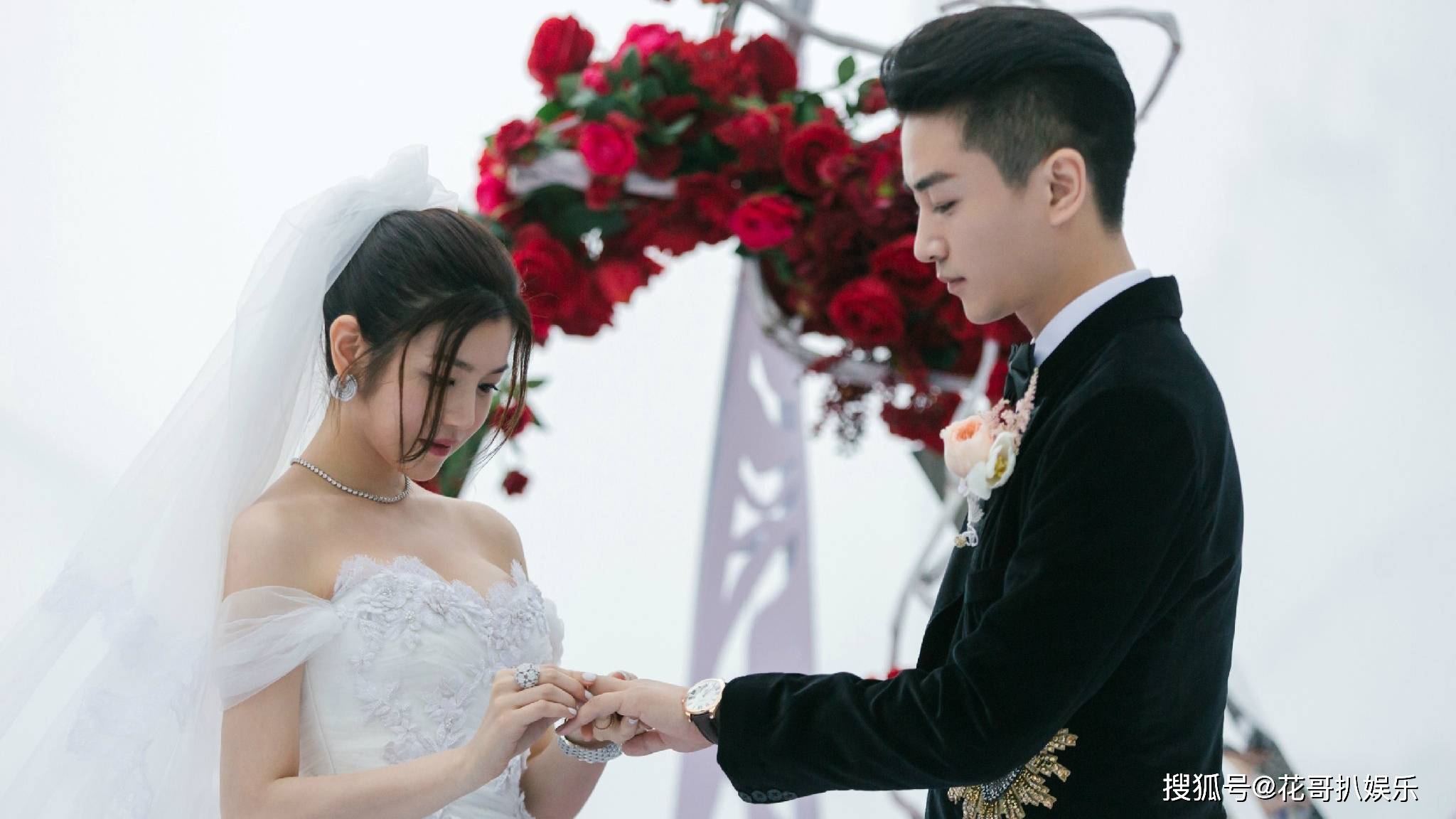 原创陈妍希立富家千金人设，吹嘘她是白富美，称陈晓与她的结合是高攀