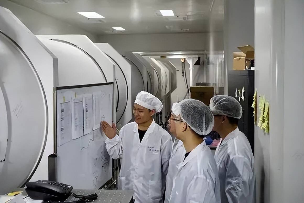 惊人奢侈品!构思精巧的小型卫星实验室研发价值上千万!(图3) 惊人奢侈品!构思精巧的小型卫星实验室研发价值上千万!(图3)