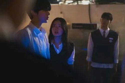 韩剧《夜幕降临》：狼人杀+大逃杀，谁能活下来？