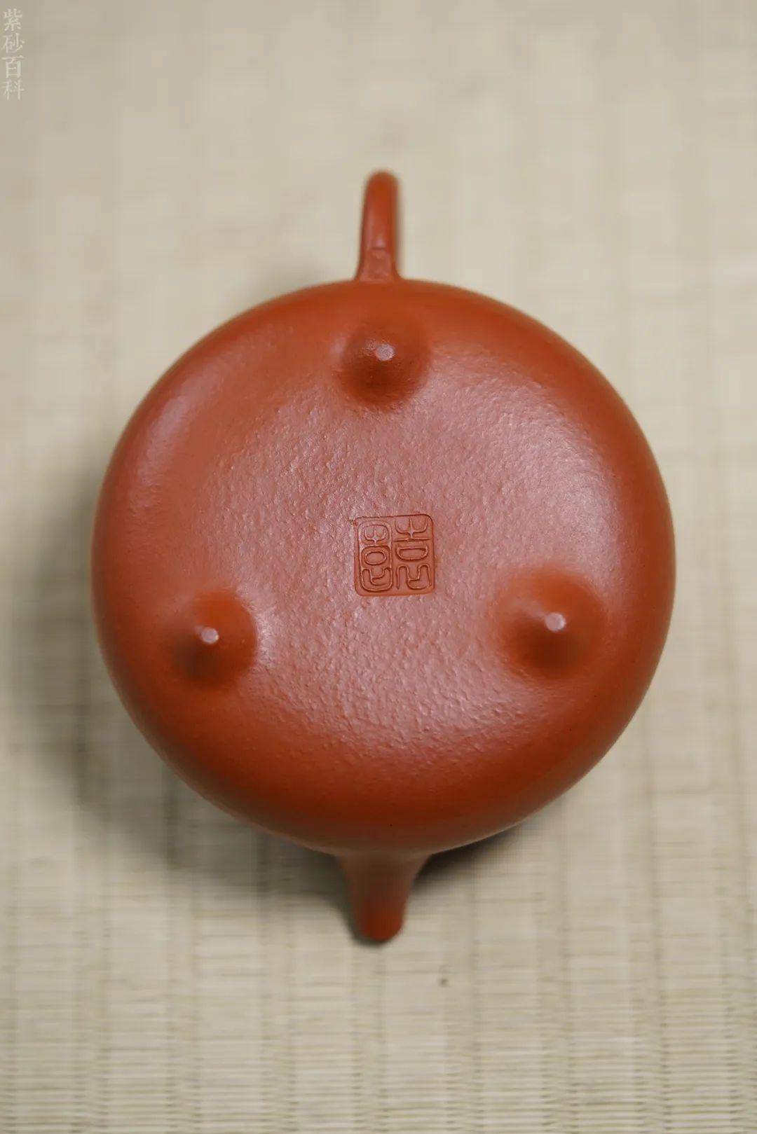 底 款:袁园制容 量:180cc泥 料:朱泥壶 名:汉棠石瓢瓢石棠汉赏