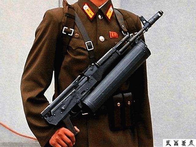 使用螺旋弹筒供弹的88式步枪短枪管版,最早装备这种步枪应该是朝鲜