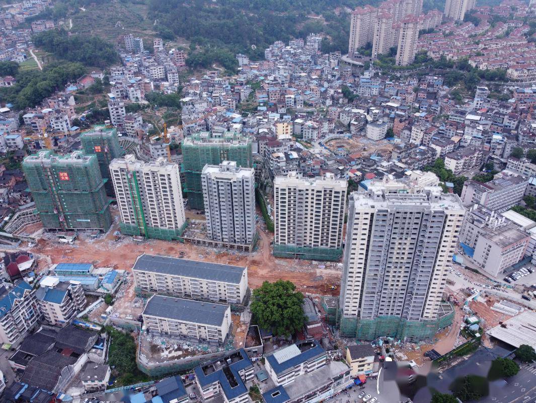 并配套建设公共停车场,缓解老城区停车压力; 另一方面,通过实施棚户区