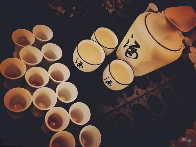 如果说人生如酒,那么爱情就像极了那一杯馥郁酒鬼