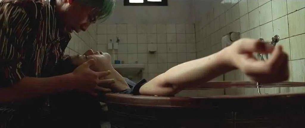 不要只知道a级片，这部b级片让人不忍直视