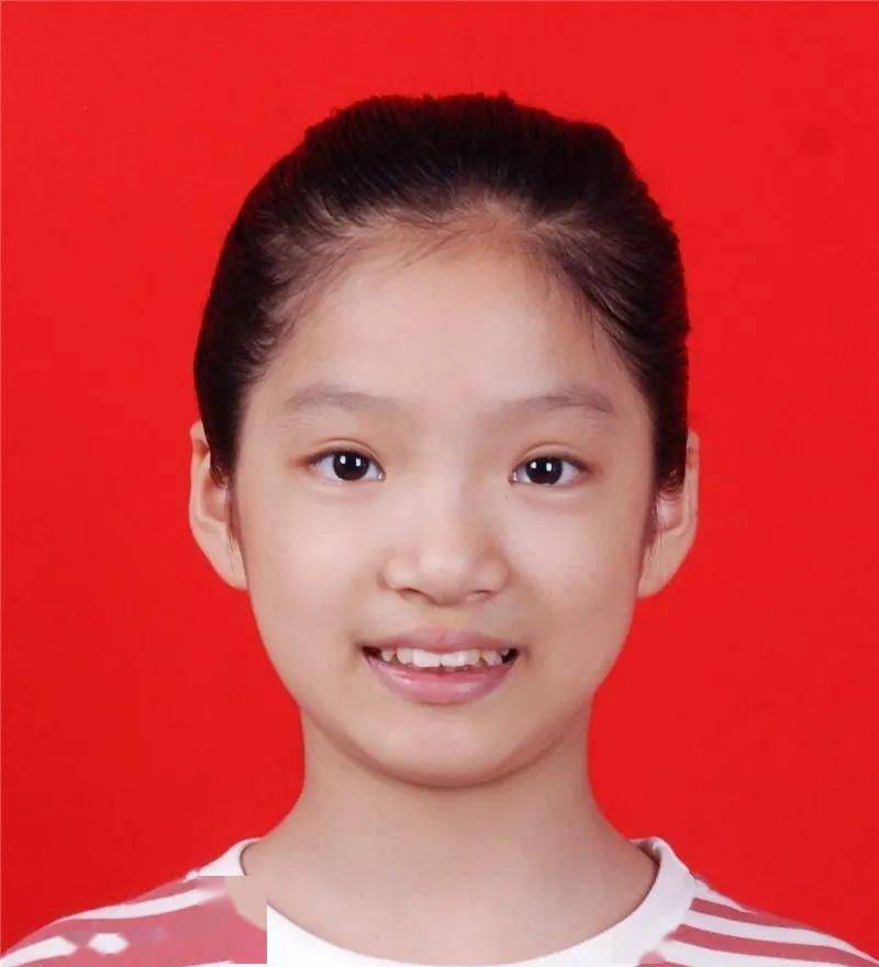 陈洛冰,女,汉族,2008年11月生,福建省福州市瀛滨小学五年级学生.