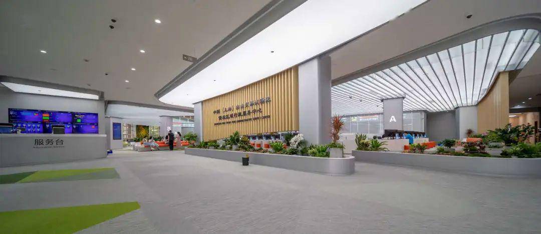 动态金牌店小二再升级保税区域行政服务中心全新呈现