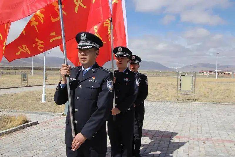 【文明实践】治多县公安局举行"党员先锋队,青年志愿服务队"授旗仪式