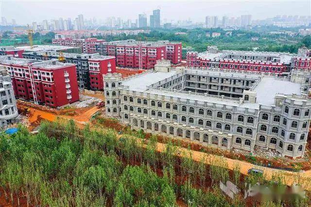 日前 武昌首义学院嘉鱼校区主体建筑完工,一座大学城的雏形在嘉鱼县