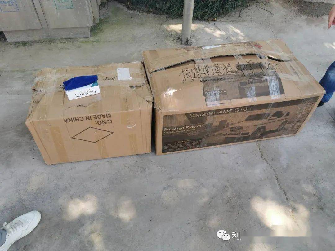校长冯克锋代表学校接受了捐赠,并向爱心人士的善举表示衷心感谢.