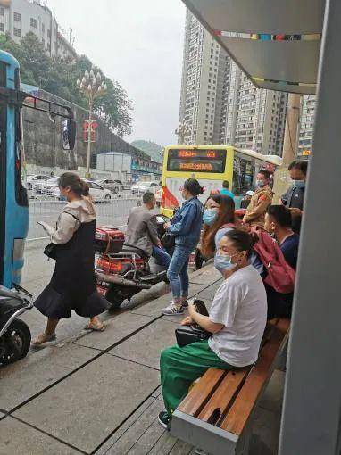 不扫码啦，贵阳坐公交还戴口罩吗？