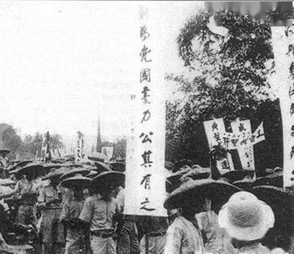 廖仲恺葬礼借廖仲恺遇刺案整肃粤军之后,1926年3月,广州国民政府将各