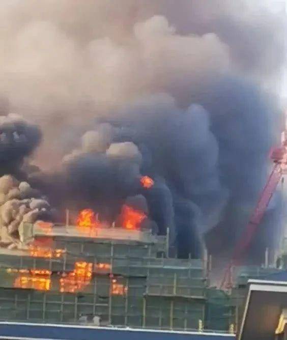 5月15日,南阳一工地突发大火,全市所有在建项目停工一周整改!附:工地现场消防安全技术规范
