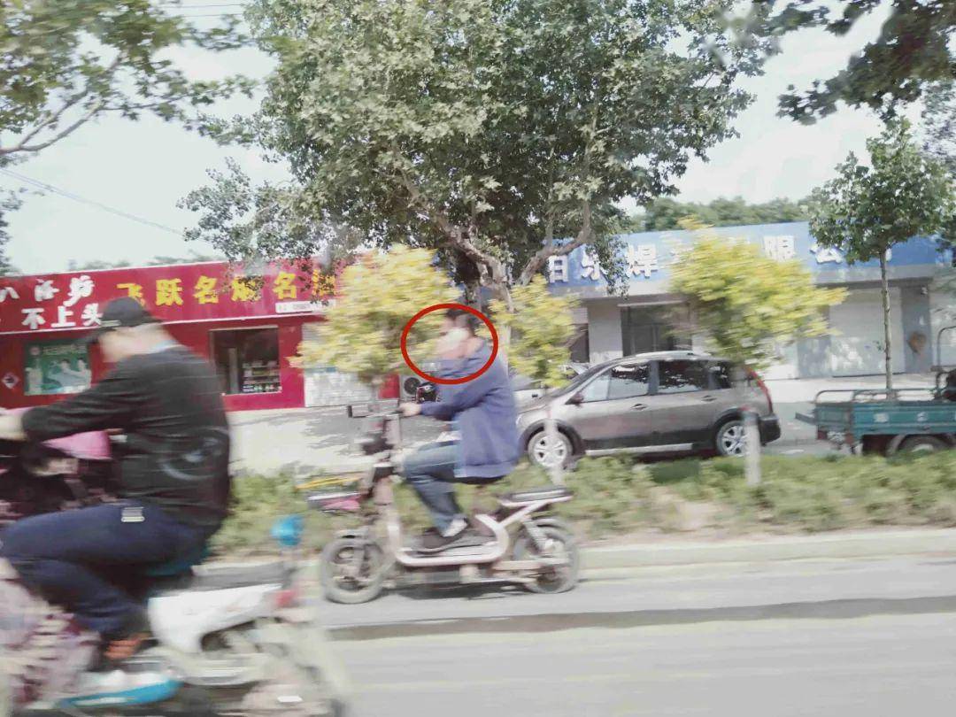 骑电动车打电话,乱涂乱画.清河又有人被曝光啦!快看看是谁!