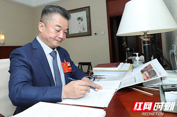 我国有多少人大代表 ff6d88fe56e44570b9a5e89af080b7b6.jpeg