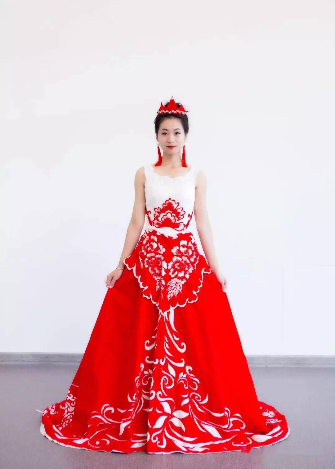 【视觉盛宴】瑰丽多姿的剪纸服饰——杨双艳匠心独运巧设计