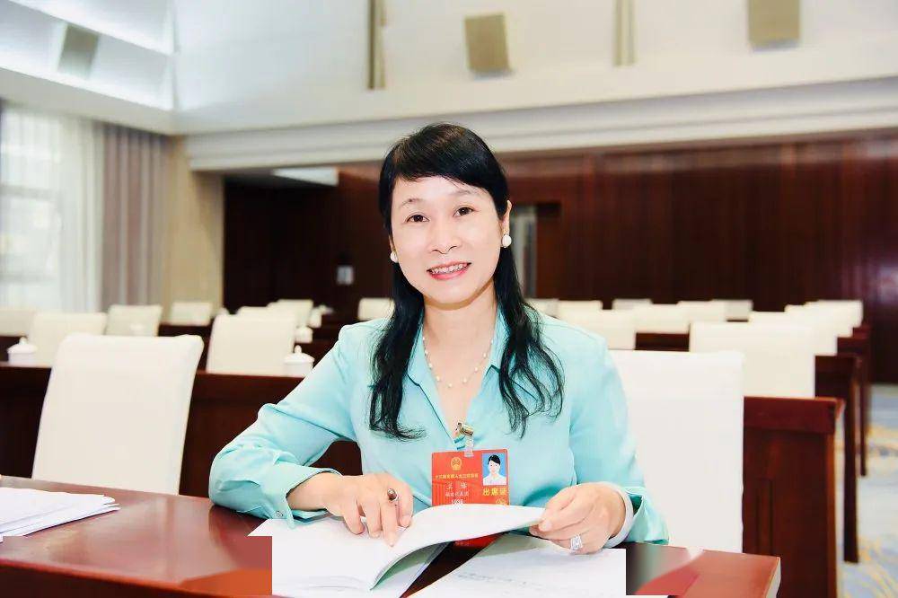 两会微访谈   全国人大代表兰臻:建议提高中小学幼儿园教师教龄津贴