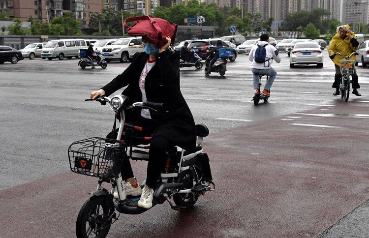 分散性阵雨掠过北京上空 来去“任性”|组图