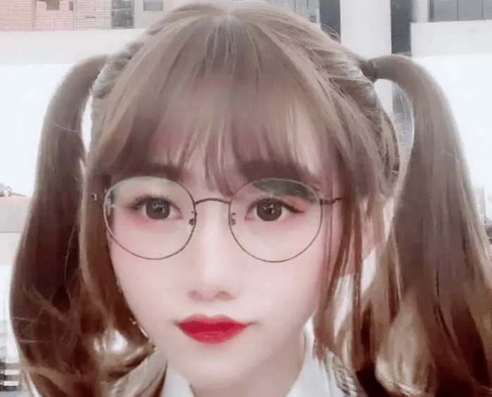 斗鱼王纪超女装直播瞬间吸粉上万水友纷纷发弹幕我弯了