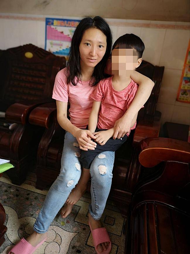 状况不佳■癌细胞还在转移！自感状况不佳，但面对乖巧孩儿和老母亲，她…单亲妈妈查出肺癌