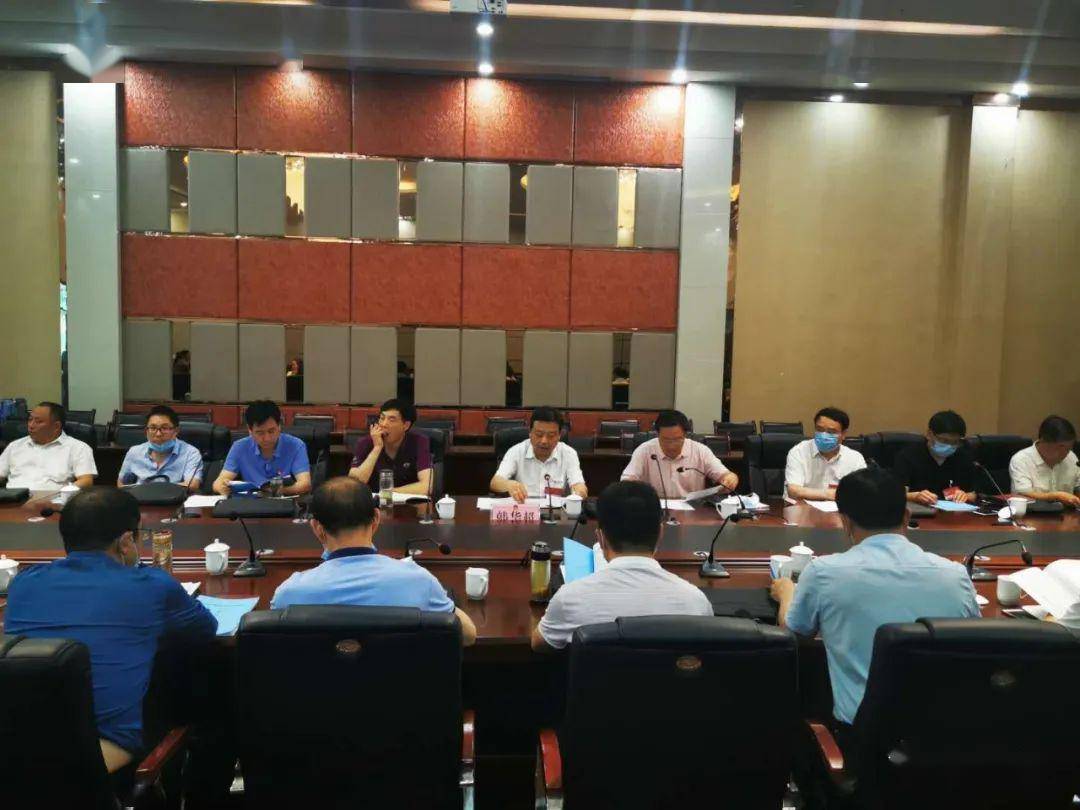 出席南召县政协十届四次会议的政协委员今天下午在驻地报道