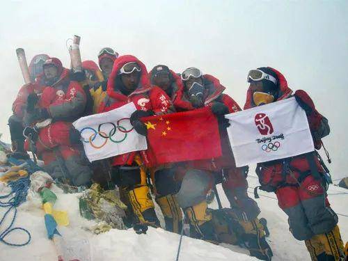 恭喜2020年珠峰测量登山队 登顶世界第一高峰珠穆朗玛峰!