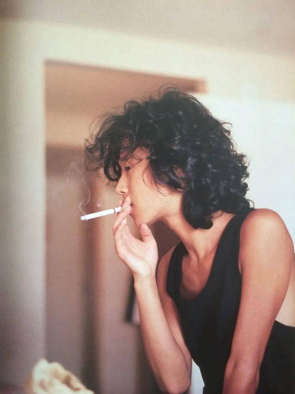 被梅艳芳视为一生挚爱,逼得中森明菜割腕自杀,还骗走8000万,论渣男,他