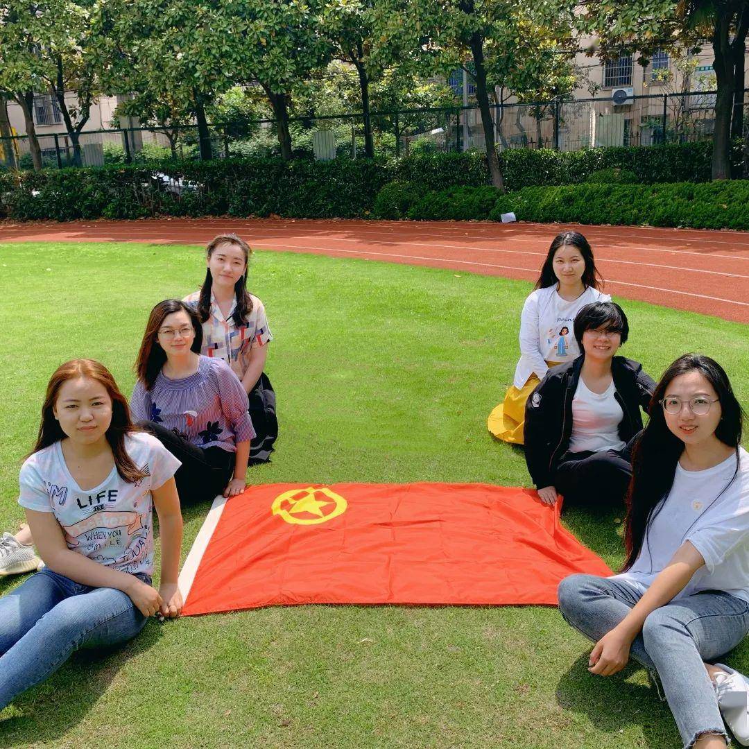 青春聚力我与团旗团徽合个影摄影作品投票开始啦