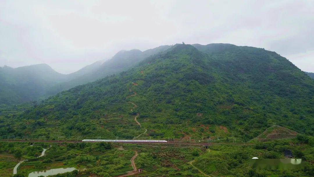 连江透堡镇炉峰山,2300多米登山栈道正式建成