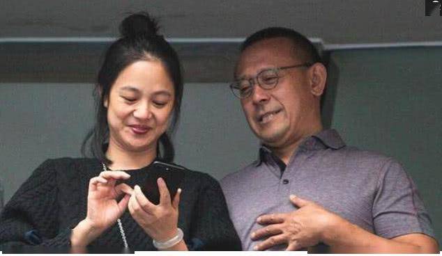 姜文妻子周韵近照获赞，人如其名气质太绝，素