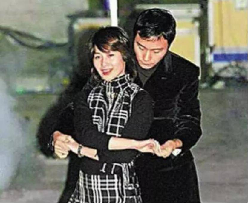 出演陈百强mv女主,给张国荣颁奖|娱乐圈里的何超琼