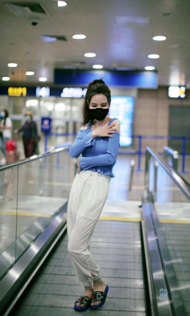 cff7373d19a640e69998ee68e8c7d899.jpeg