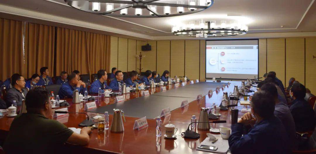 亿博电竞 亿博官网四0四召开5月份安全环保例会暨 “安全生产月”启动会议(图1)