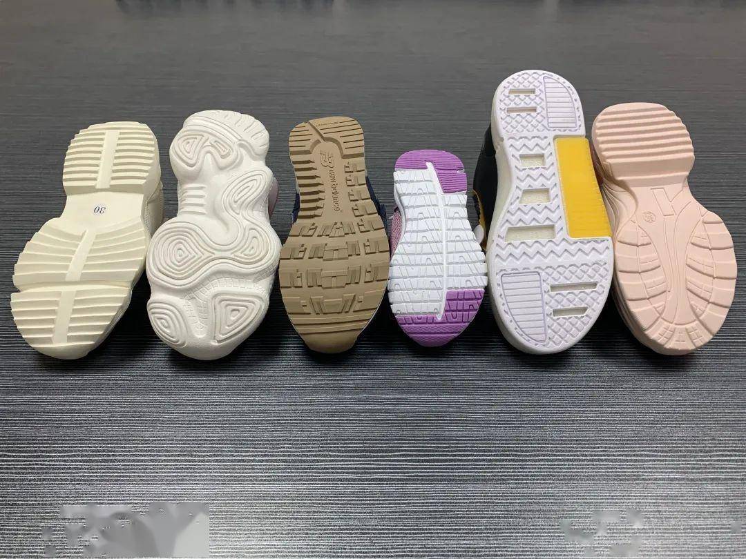 鞋子怎么样防滑 23de0aa5b45947149c7510df09543035.jpeg