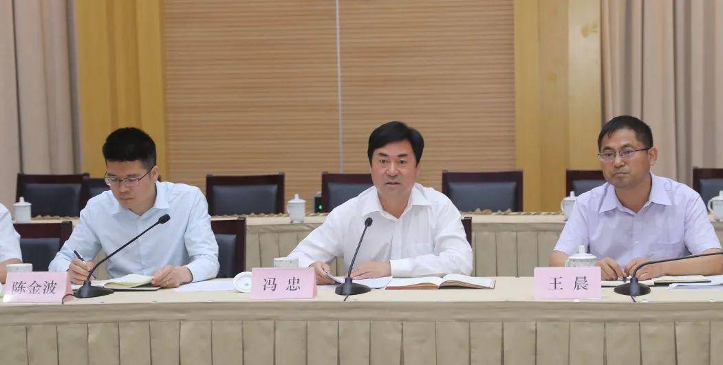 冯忠代表永胜县委,县政府及全县40万各族群众感谢杨浦区的倾情帮扶.