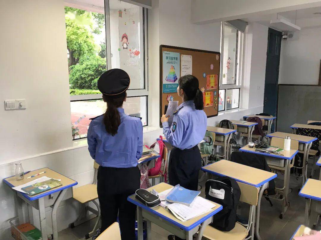 教室 人均_教室图片动漫(2)