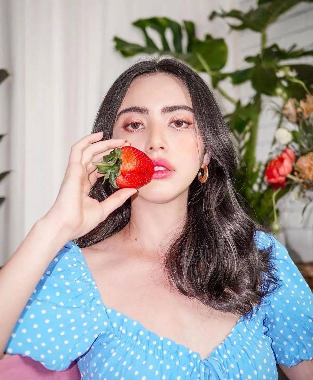 线条显瘦时髦巨好看！一秒入夏不会穿？穿方领