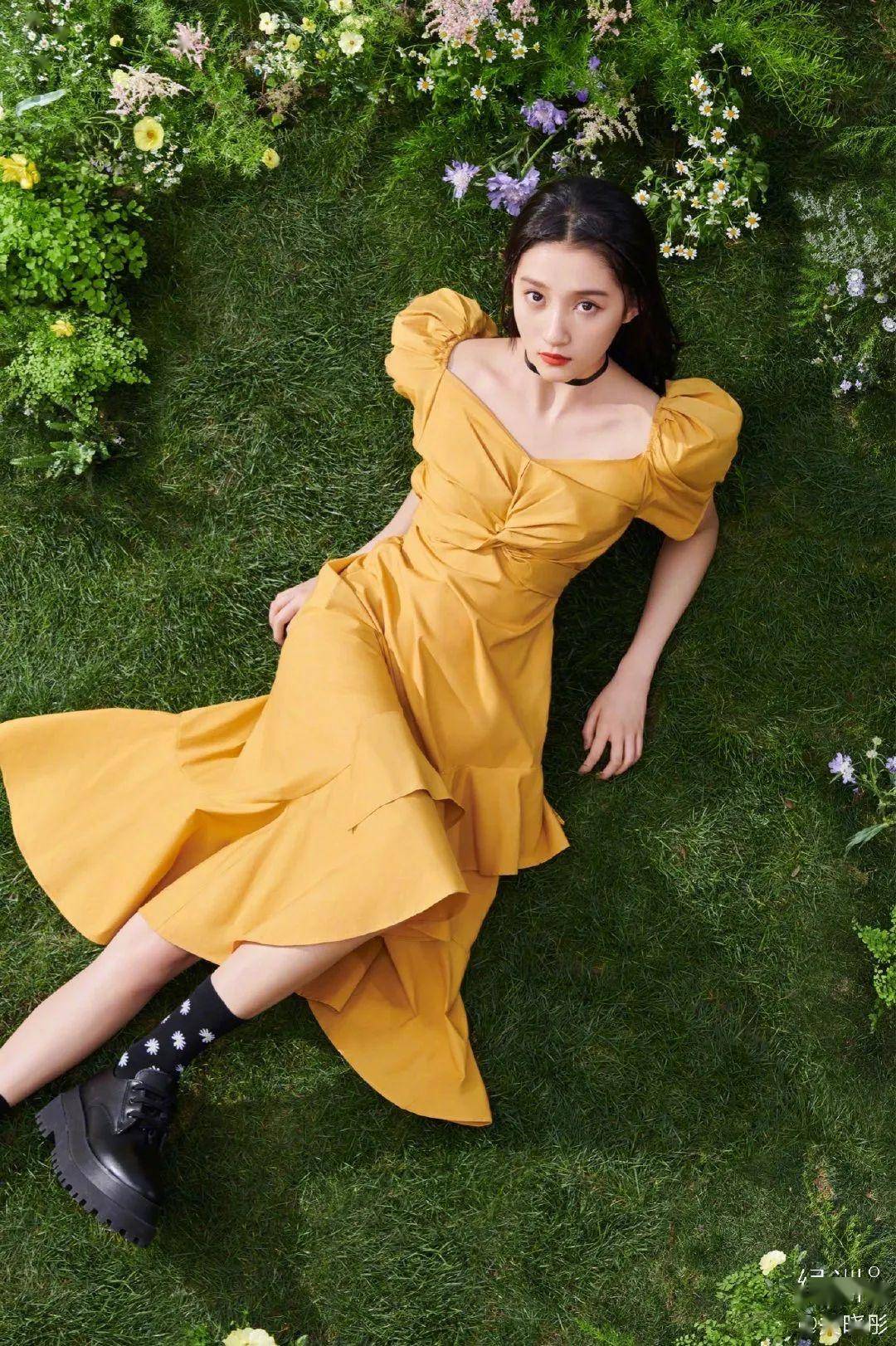 线条显瘦时髦巨好看！一秒入夏不会穿？穿方领