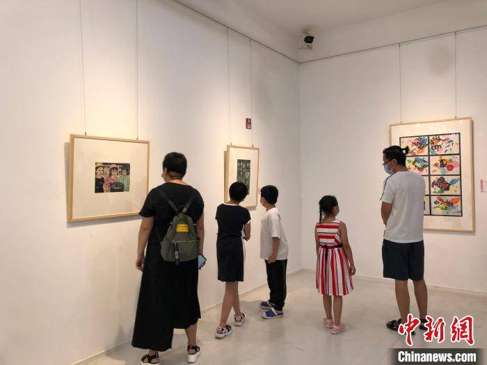 图为重庆国际儿童美术作品邀请展现场 钟旖 摄