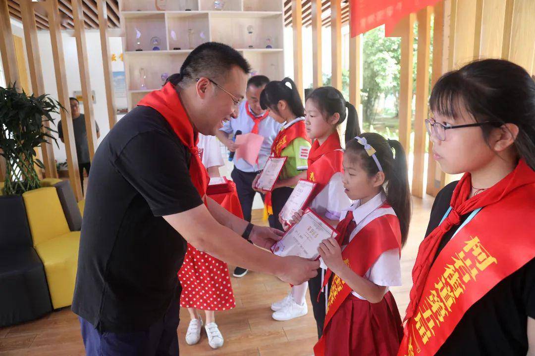 柯岩街道第五届"美德少年"颁奖仪式在柯岩中心小学举行