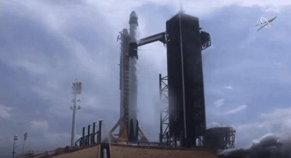 超级明星：SpaceX的龙飞船和它身上的黑科技