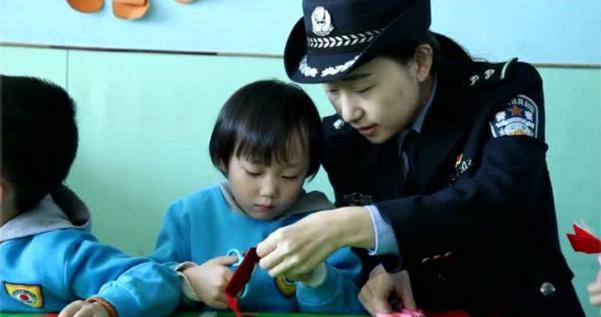 女生怎么样才能当警察 4c9776b94a524cdfb3f4a078f3865e43.jpeg