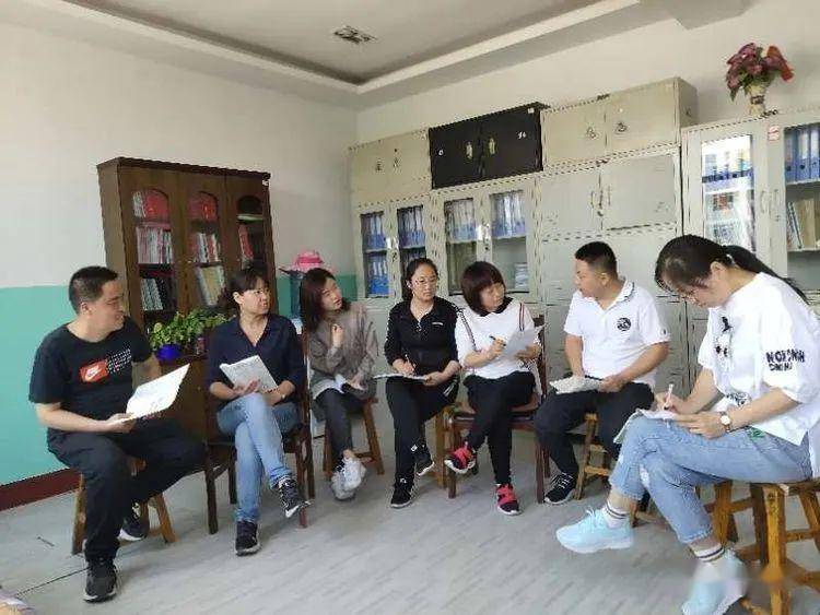 忻州七中政治教研组教研活动稳步进行