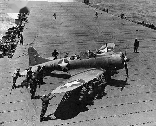 二战中的航母杀手,sbd无畏式俯冲轰炸机