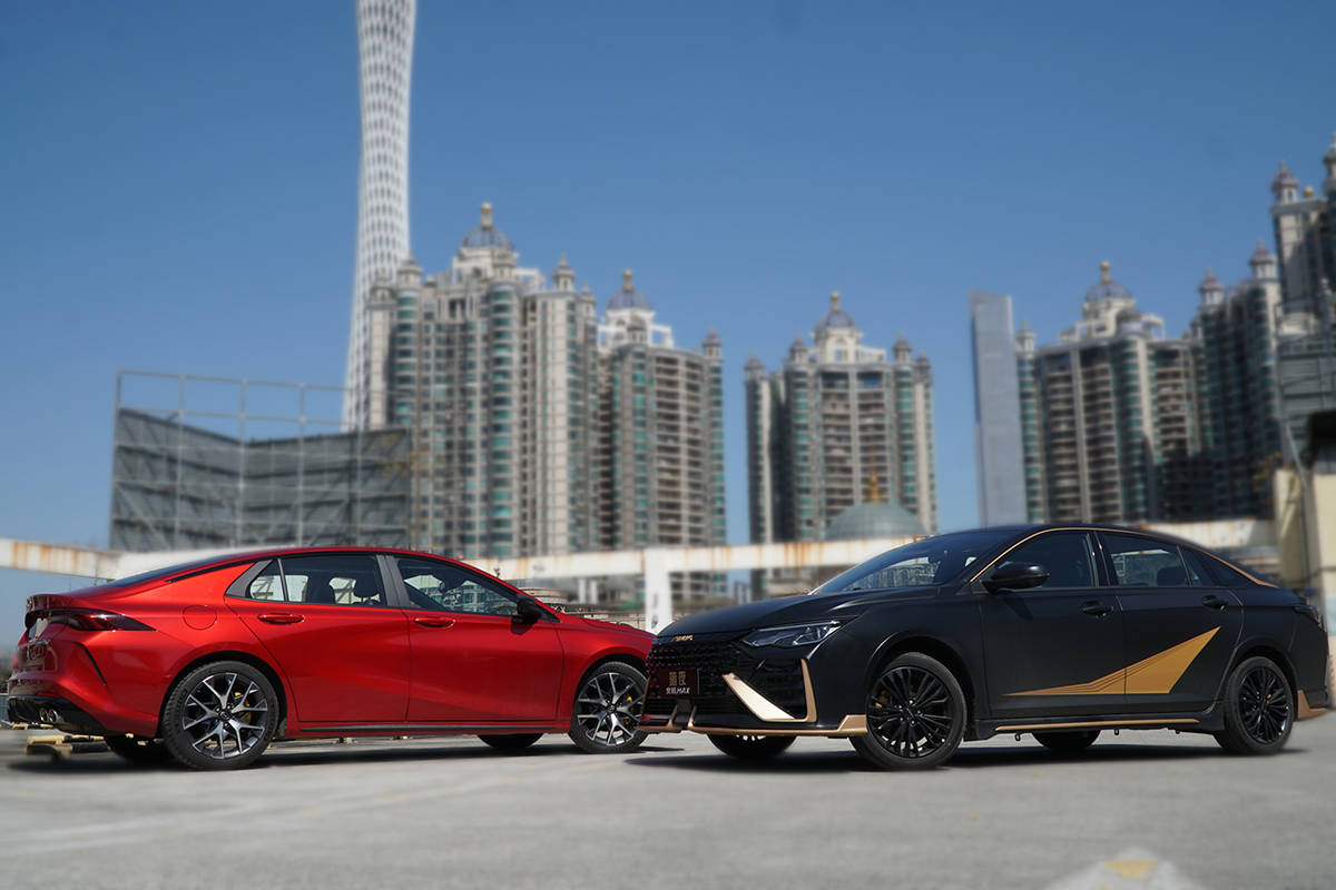 年轻人的第一款运动轿车，暗夜·奕炫MAX和影豹谁更带感？