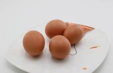吃鸡蛋时，很多人会把珍贵的部位扔了